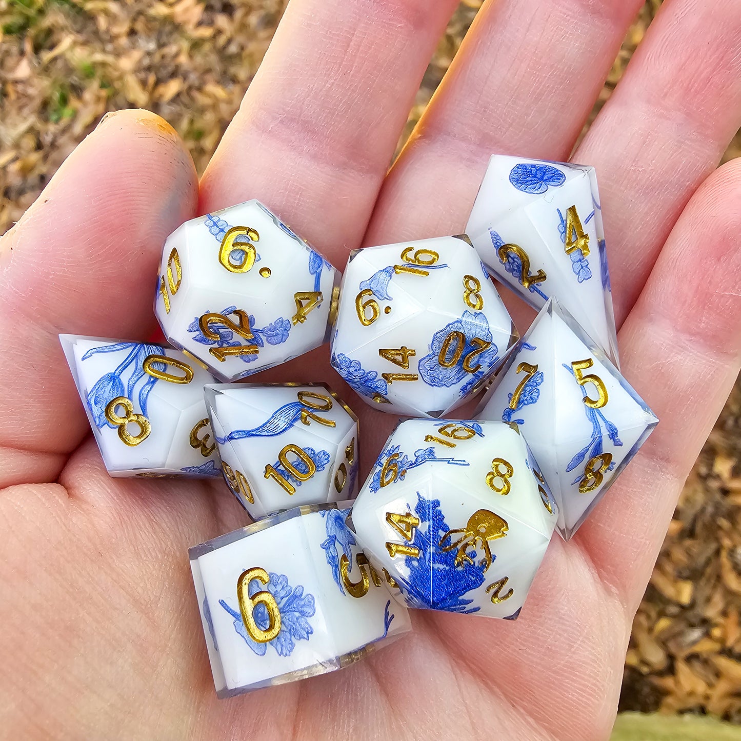 Blue Willow 8 piece dice set