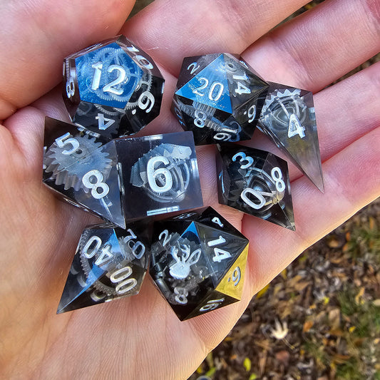 Flash of Genius- Silver 8 piece dice set