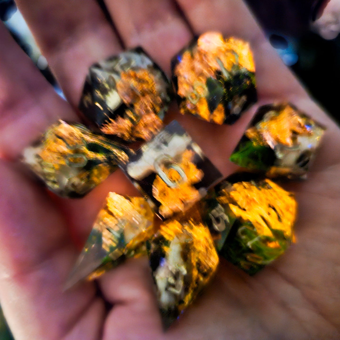 Rotted 8 piece dice set