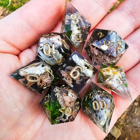 Rotted 8 piece dice set