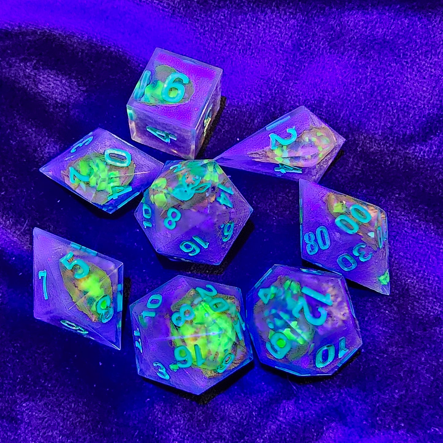 Radioactive 8 piece dice set
