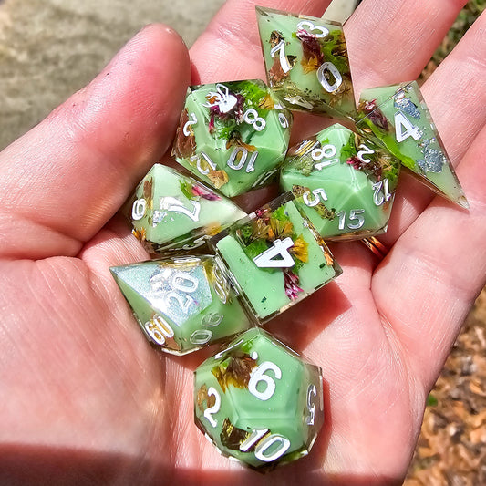 The Court of Verdure 8 piece dice set