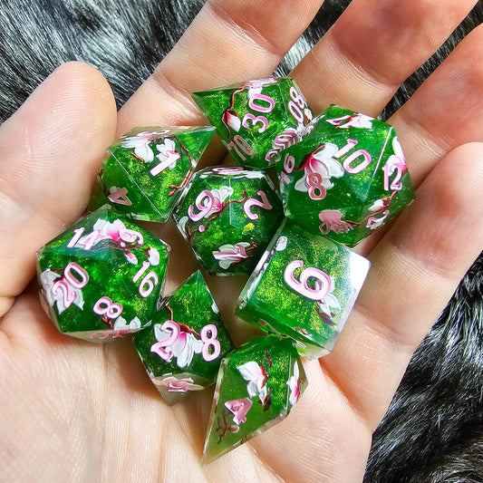 Sakura Season 8 piece dice set