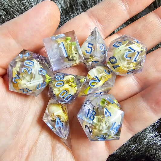 Nine Lives 8 piece dice set