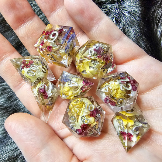 Find Familiar 8 piece dice set