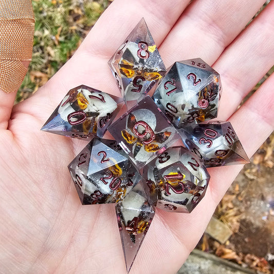 In A Graveyard 8 piece dice set