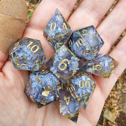 Intertwined 8 piece dice set